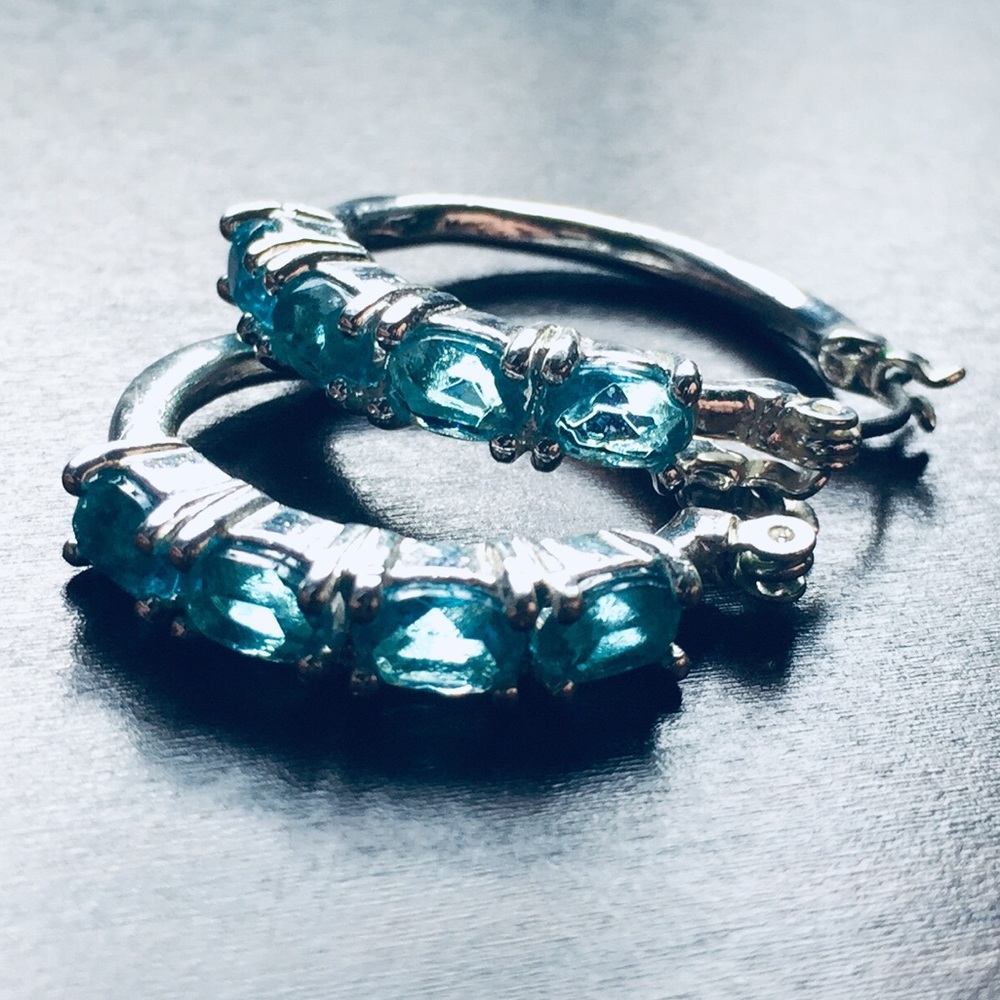 💋NWOT Bright Turquoise Silver Hoops Never Worn